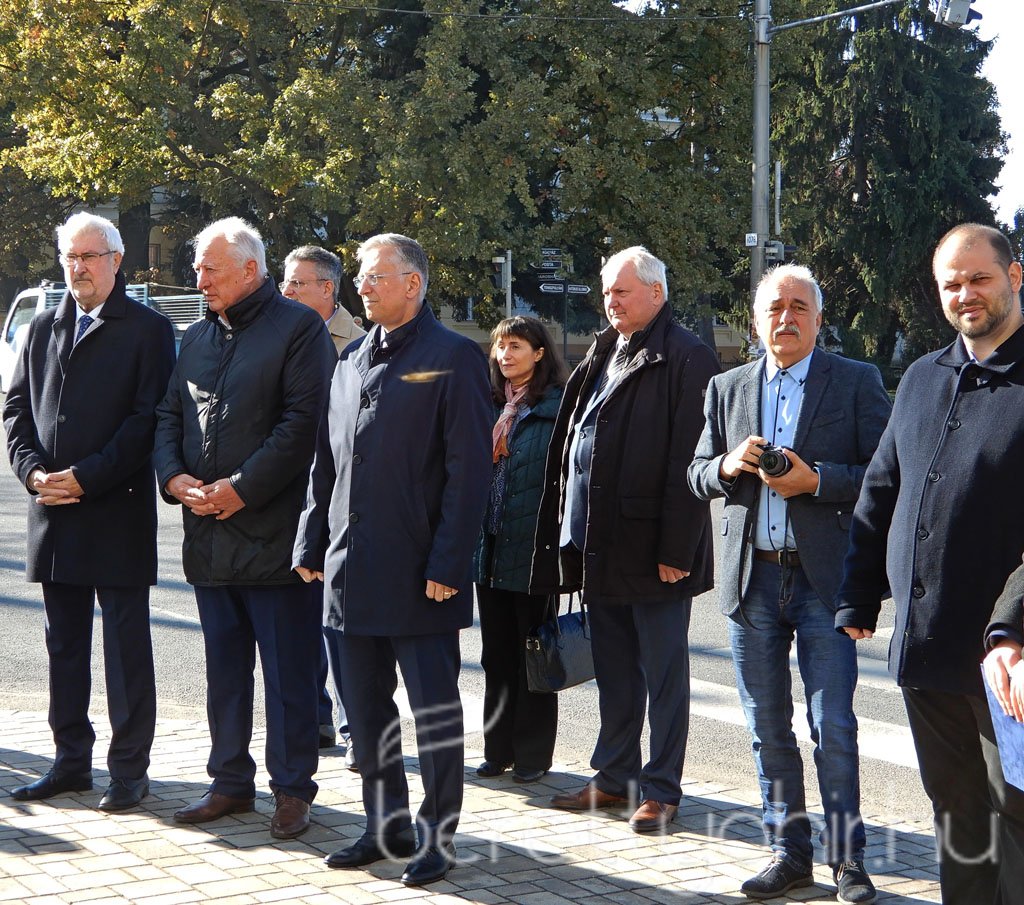 Emléktábla avatás 01